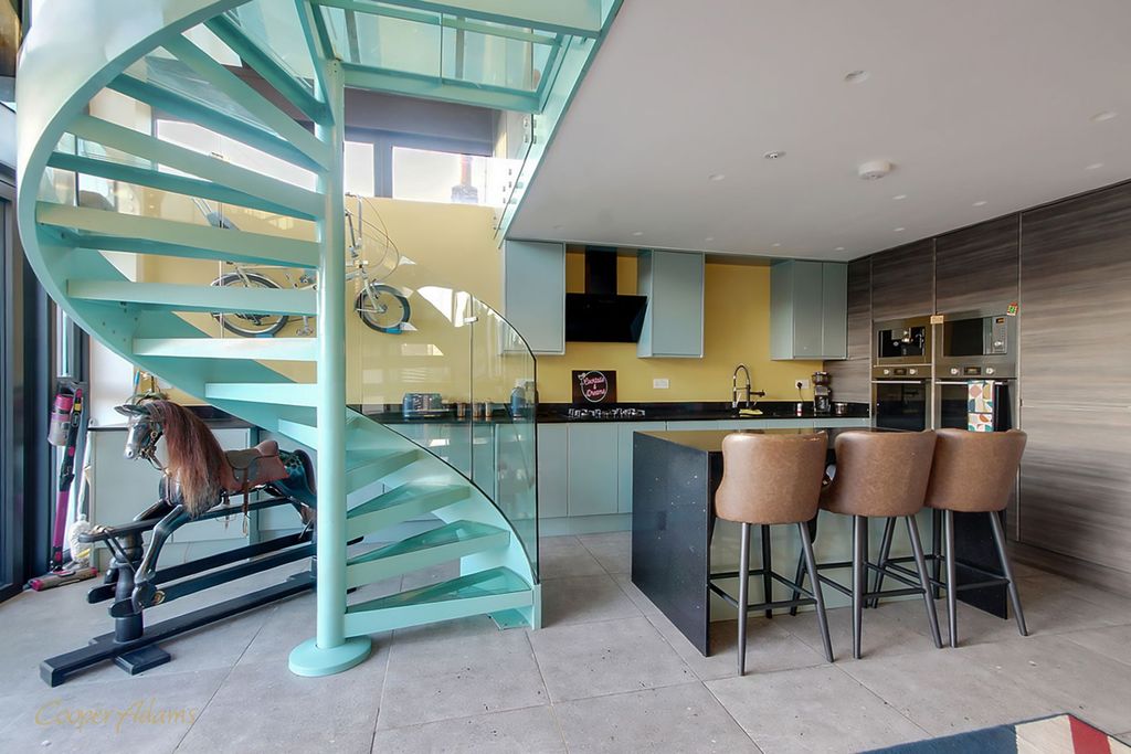 Property photo 2 of 20 Kitchen