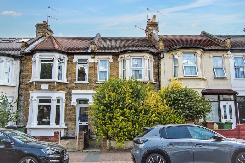 Property photo 1 of 11 Ground Floor Flat, 53 Carnarvon Road, Leyton, E10 6Dw