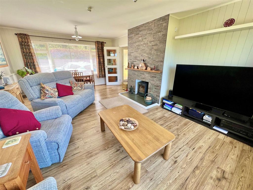 Property photo 3 of 31