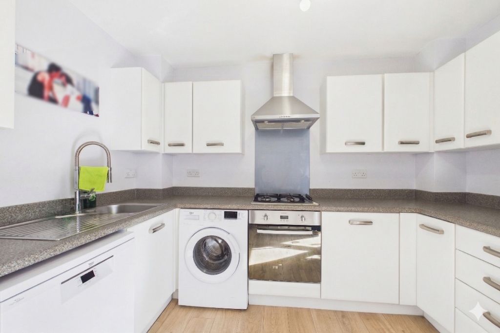 Property photo 2 of 17 Imagine Cooking Family Dinners In This Gorgeous Ki