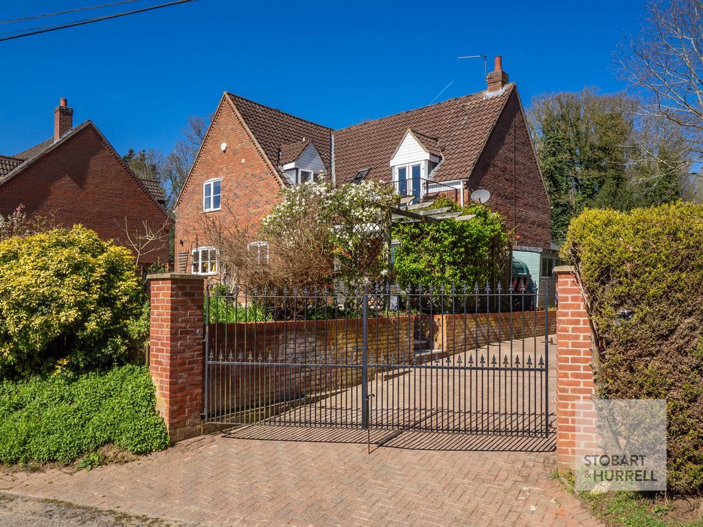 Property photo 2 of 46 Front Approach