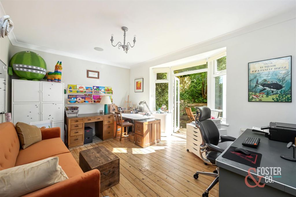 Property photo 3 of 40 Valley Drive, 130-001.Jpg