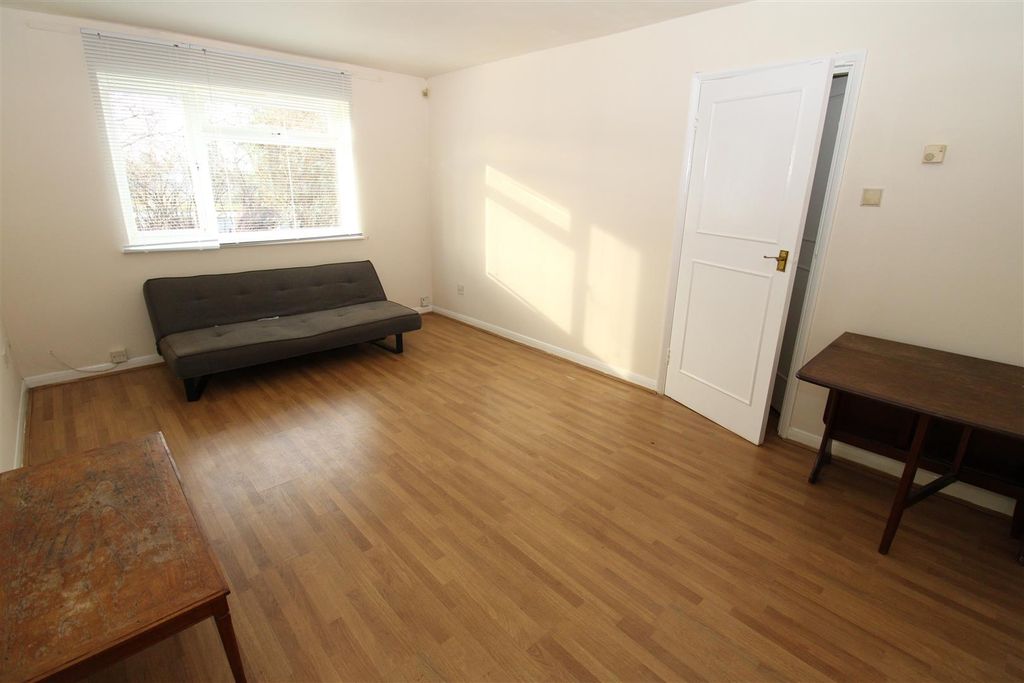 Property photo 3 of 11 Lounge1.Jpg