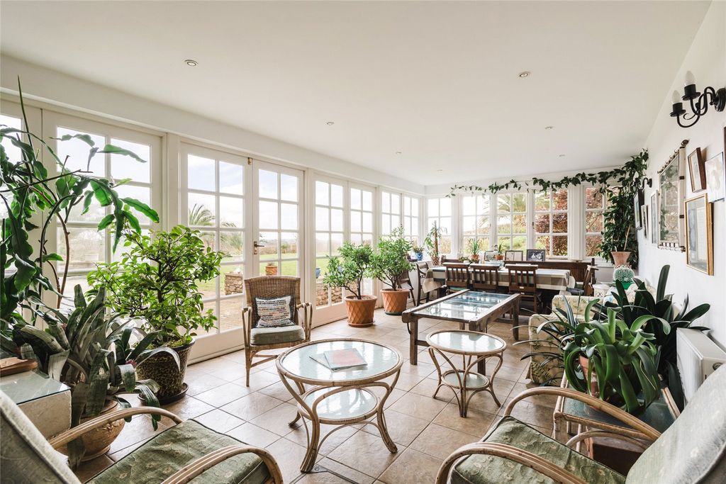 Property photo 2 of 28 Garden Room