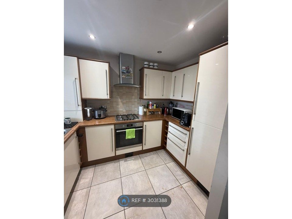 Property photo 1 of 9 Kitchen