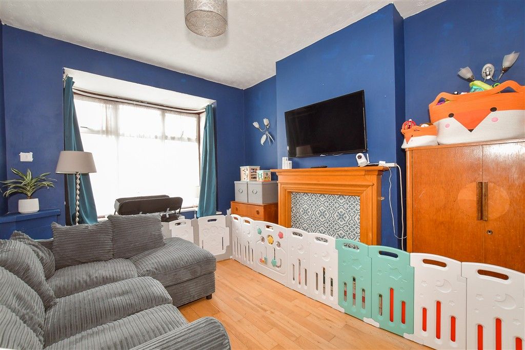 Property photo 3 of 12 Lounge