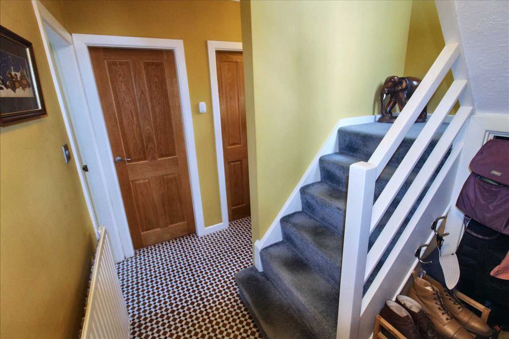 Property photo 2 of 31 Entrance Hall