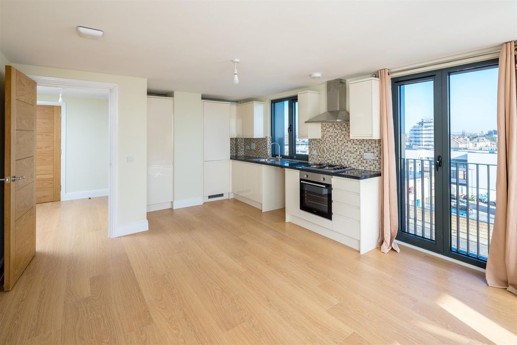 Property photo 3 of 10 Dsc09972-Edit.Jpg