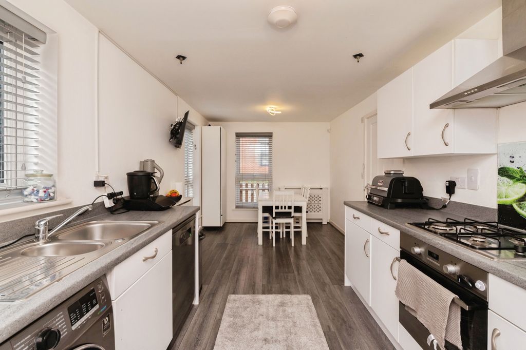 Property photo 3 of 24 Picture