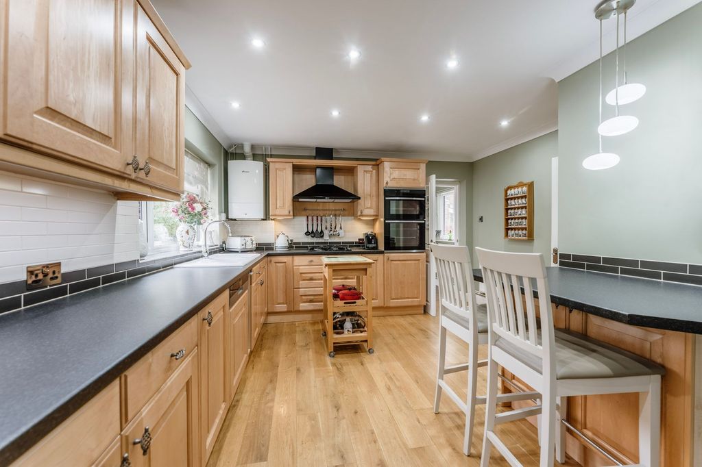 Property photo 3 of 25