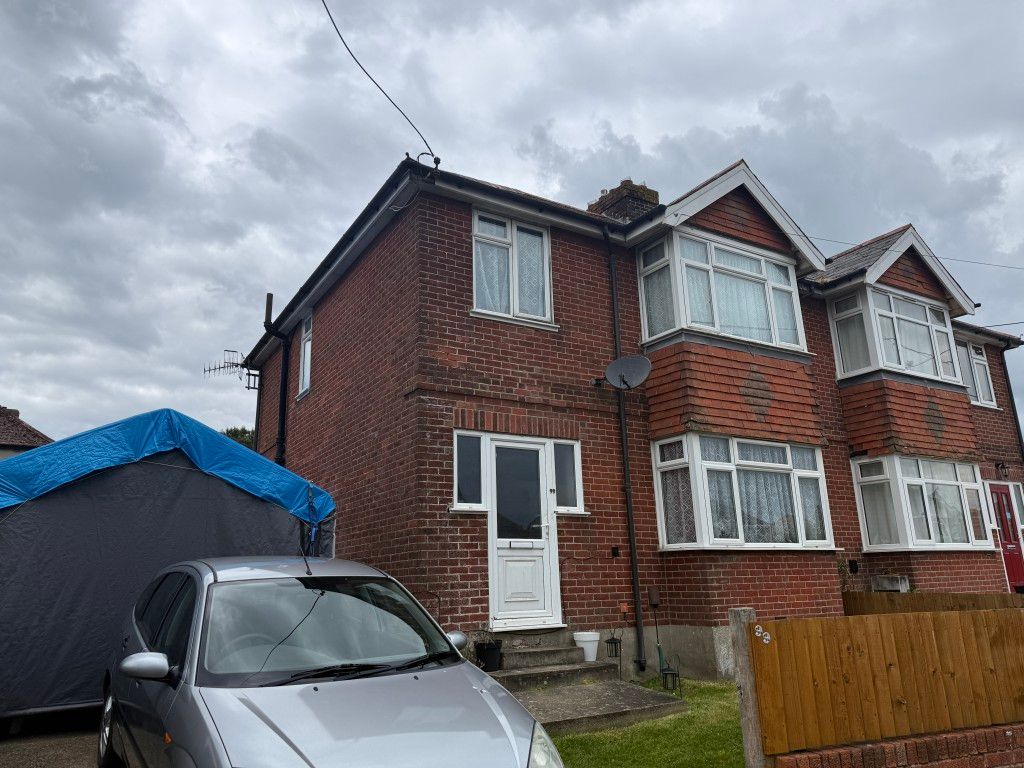 Property photo 1 of 6 Semi-Detached House With Off Road Parking