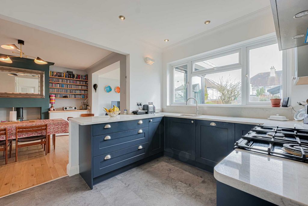 Property photo 2 of 35