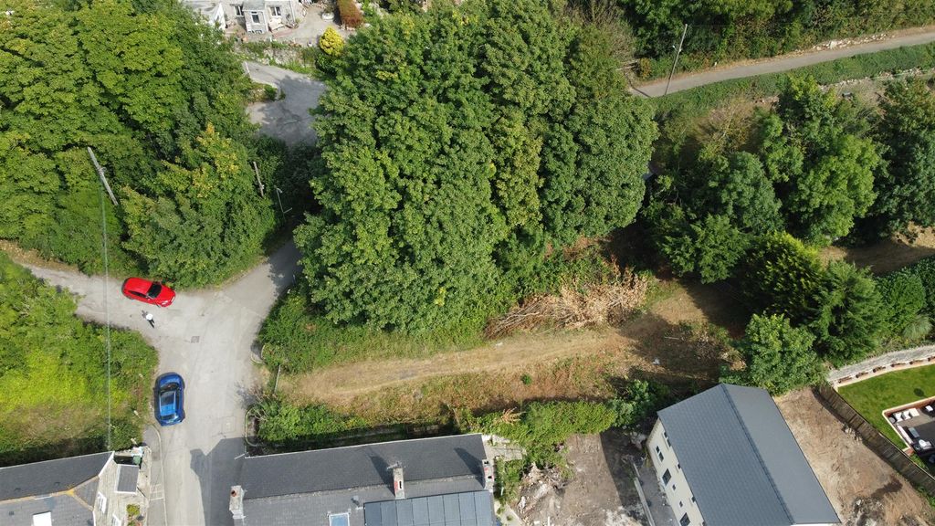 Property photo 3 of 12