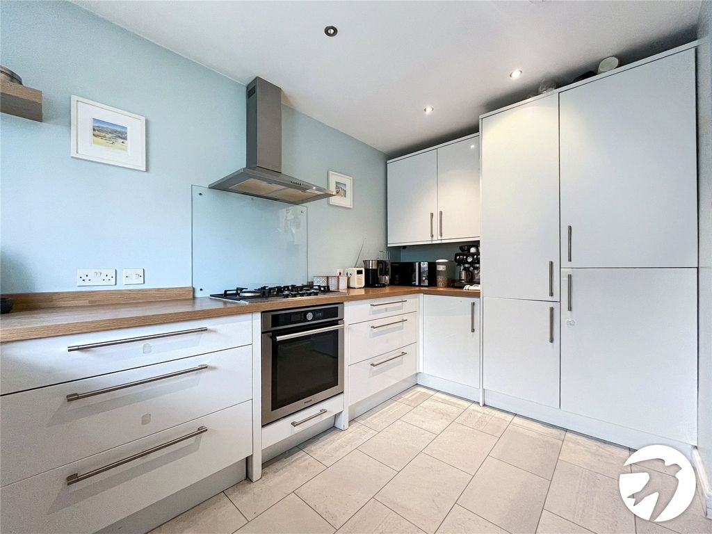 Property photo 3 of 14 Picture No. 17