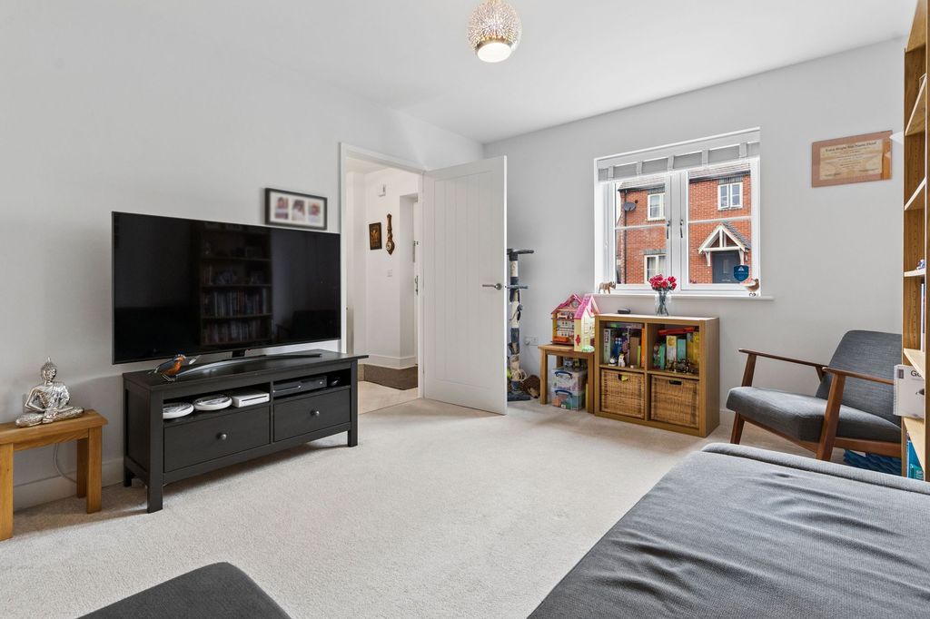 Property photo 2 of 21