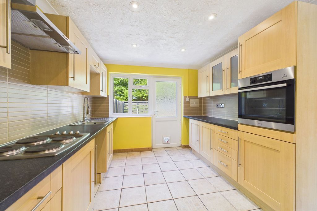 Property photo 2 of 18