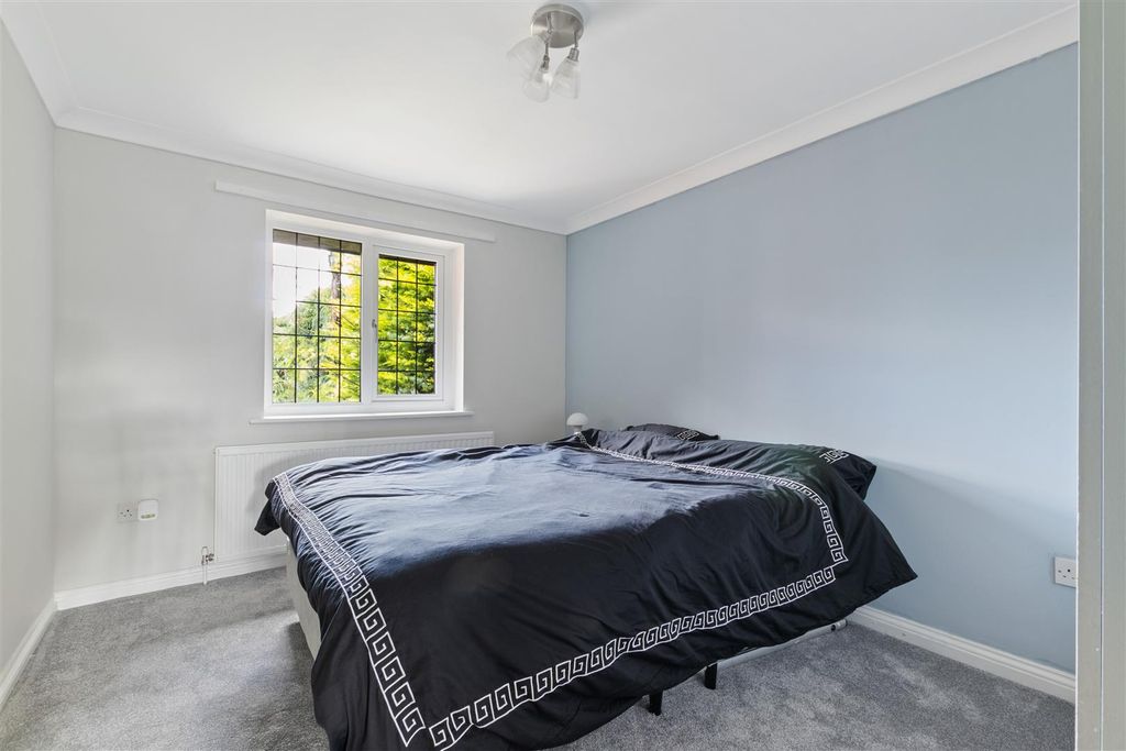 Property photo 2 of 9 Bedroom