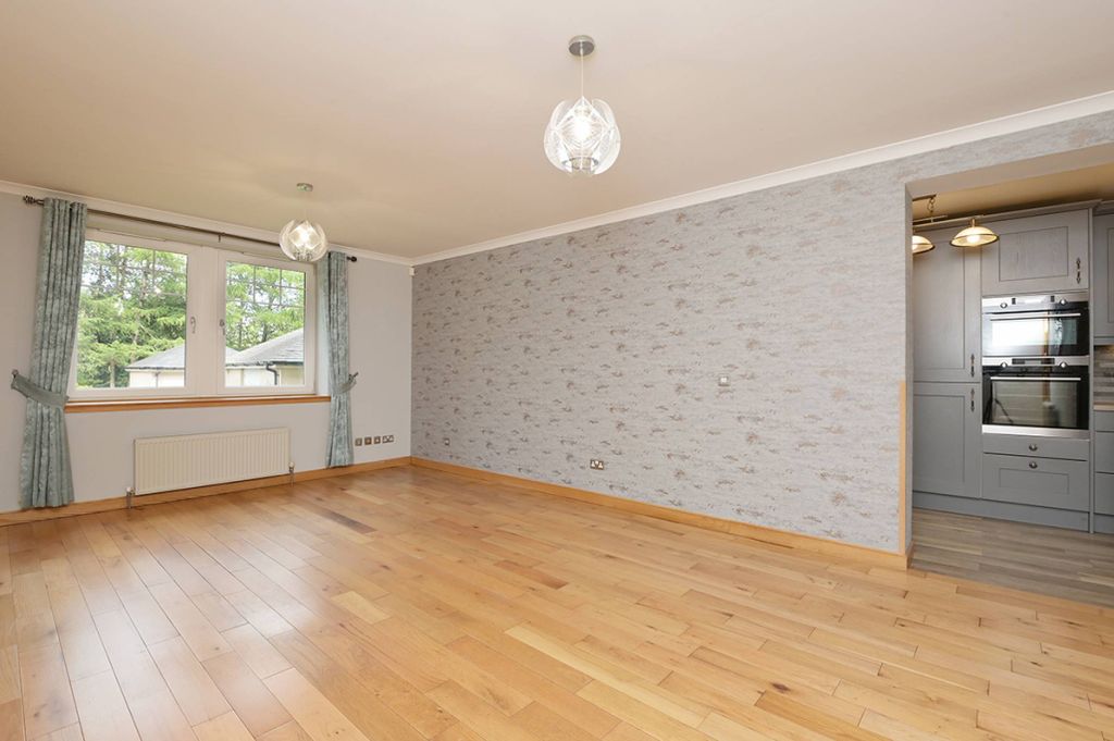 Property photo 2 of 25