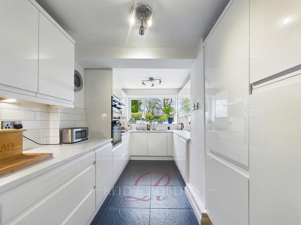 Property photo 3 of 32 Cam05148G0-Pr0157-Still005.Jpg