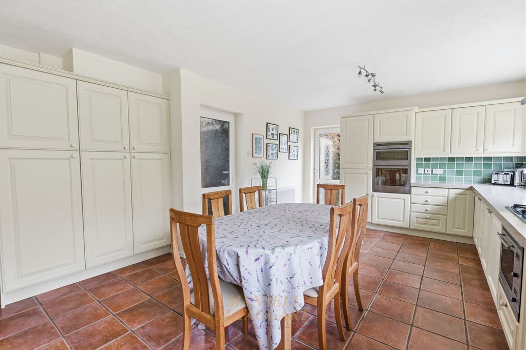 Additional image 2 of 4 bed detached house for saleOld Horsham Road, Crawley RH11