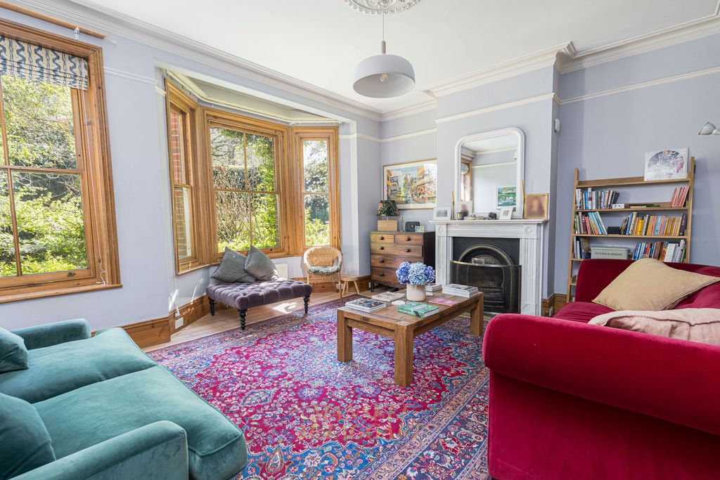 Property photo 2 of 25