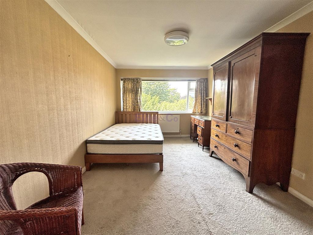 Property photo 1 of 12 Bedroom