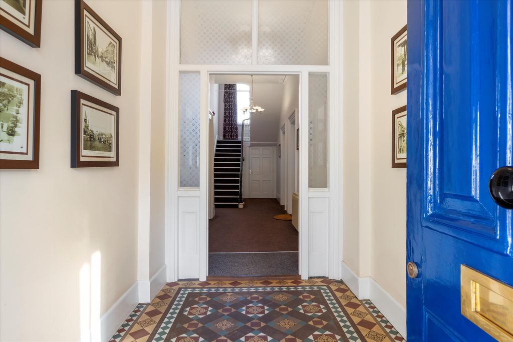 Property photo 2 of 18 Image