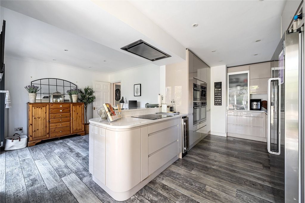 Property photo 3 of 21 Picture No. 12