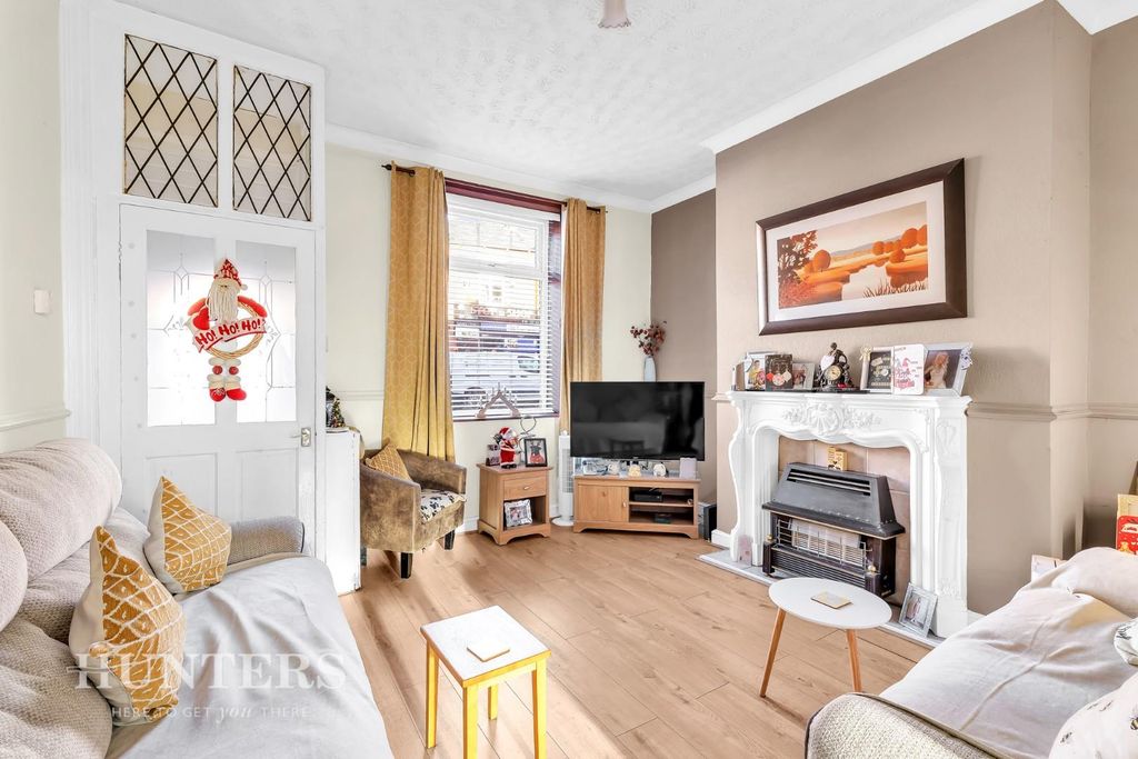 Property photo 2 of 15 Lounge