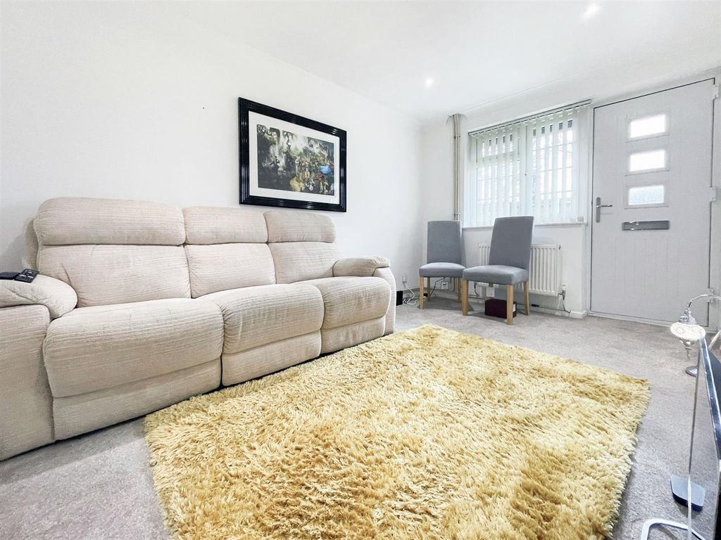 Property photo 2 of 6 Lounge