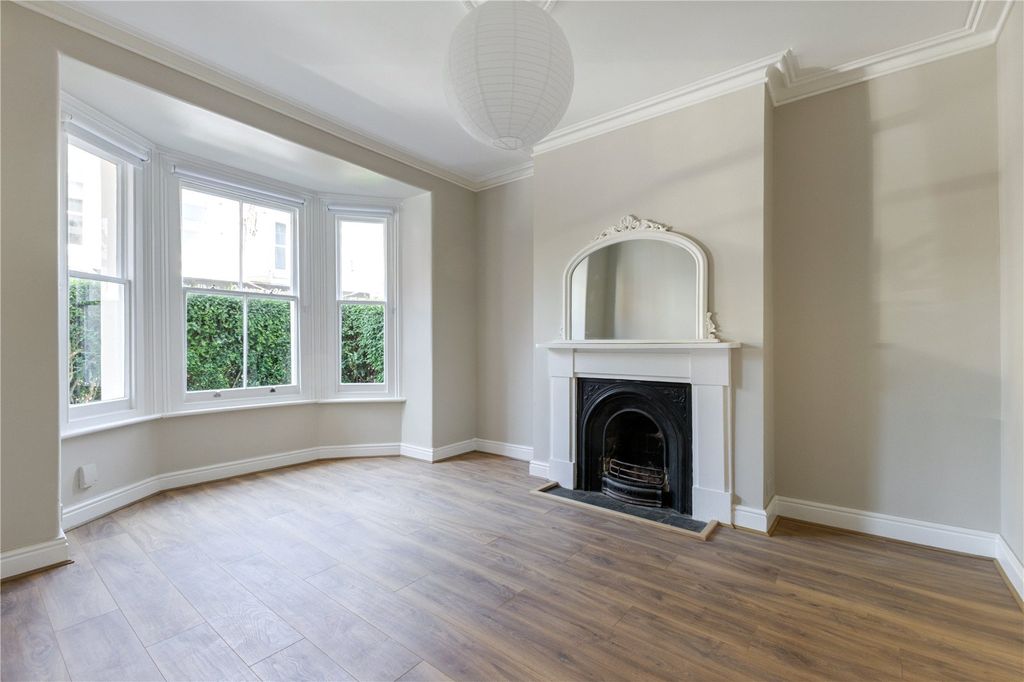 Property photo 3 of 16 Sitting Room