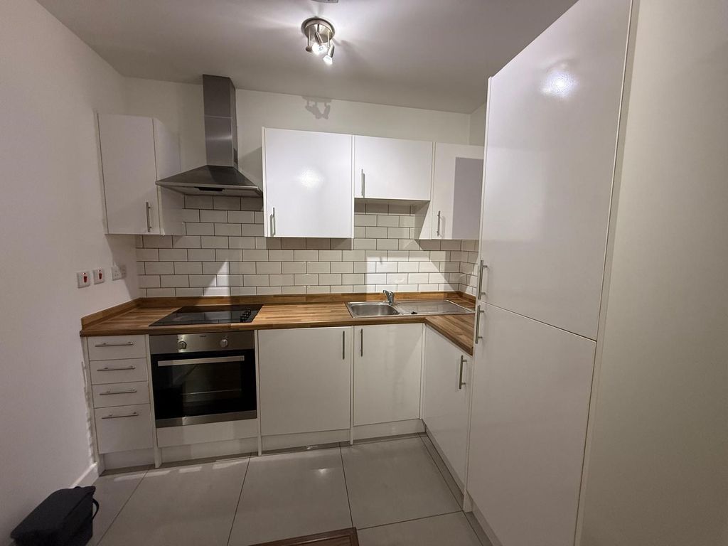 Property photo 2 of 6 Kitchen