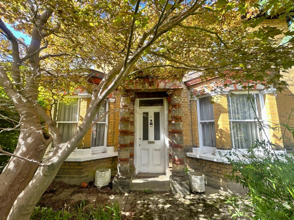 Property photo 1 of 11
