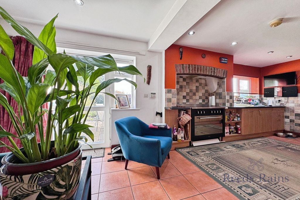 Property photo 2 of 27 Kitchen