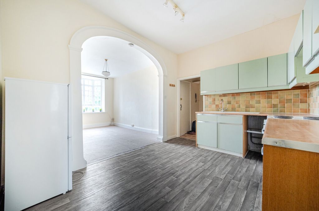Property photo 3 of 10 1334370-8-6890Cb0...