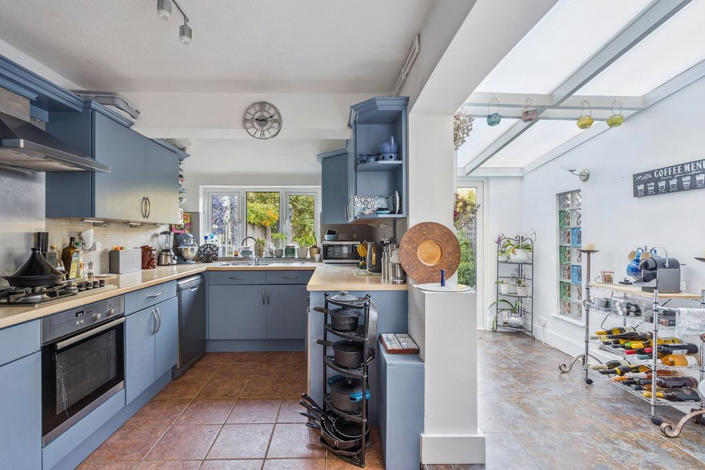 Property photo 3 of 23