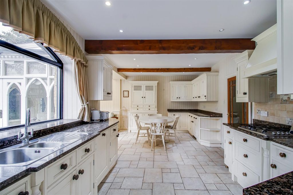 Property photo 3 of 23