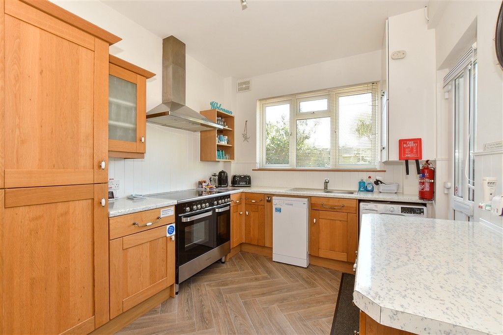 Property photo 3 of 9 Kitchen