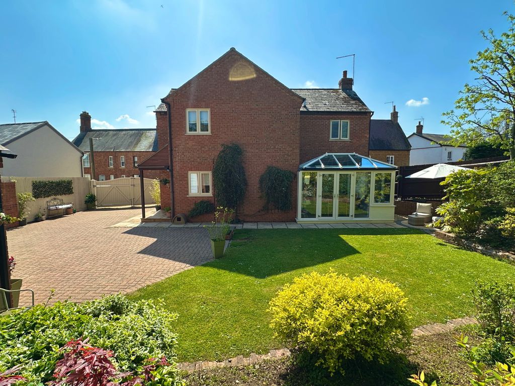 Property photo 2 of 36