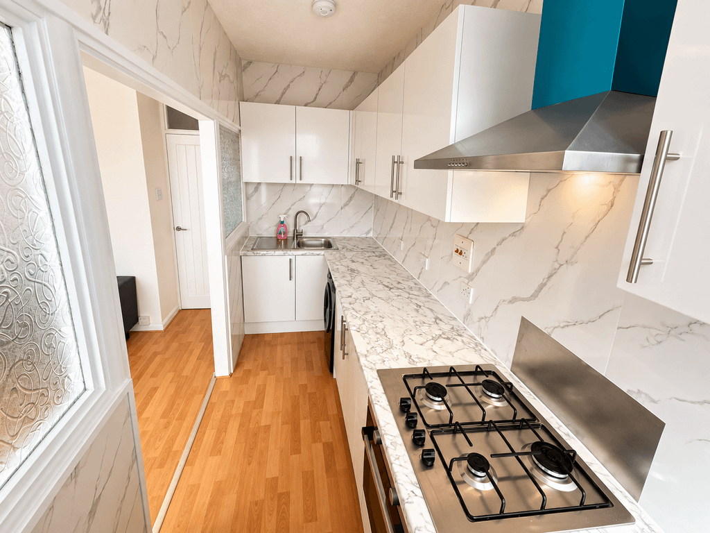 Property photo 1 of 5 Bright &amp; Modern 1-Bedroom Flat In Ilford – Close To Elizabeth Line &amp; Valentines Park