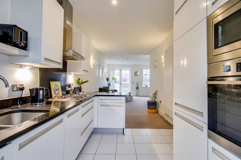 Property photo 3 of 17