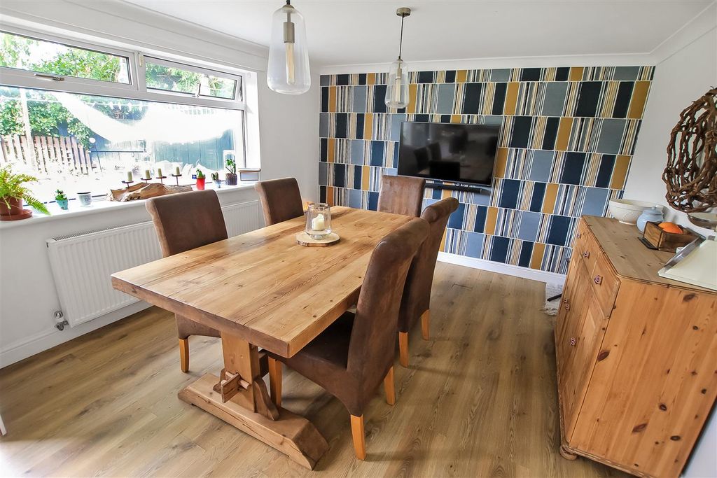 Property photo 3 of 17 Breakfast Area.Jpg
