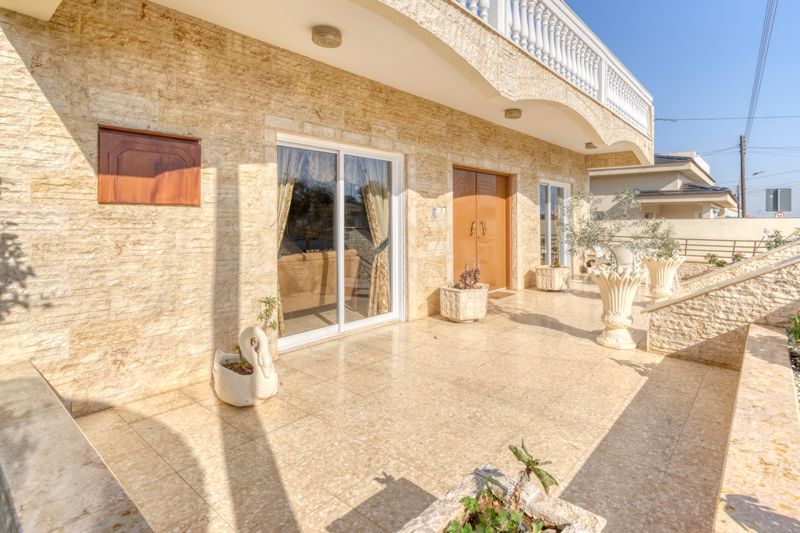 Property photo 2 of 29 Front Veranda