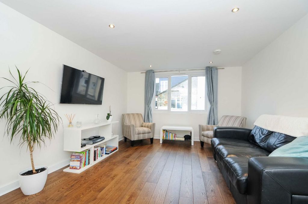 Property photo 1 of 3