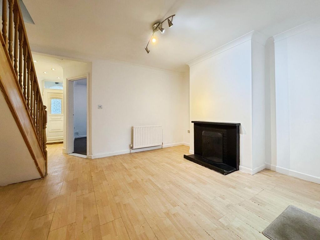 Property photo 3 of 11 Living Room