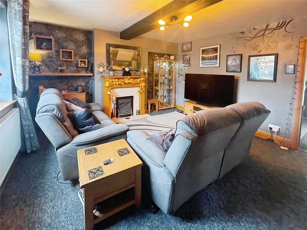 Property photo 2 of 18 Lounge