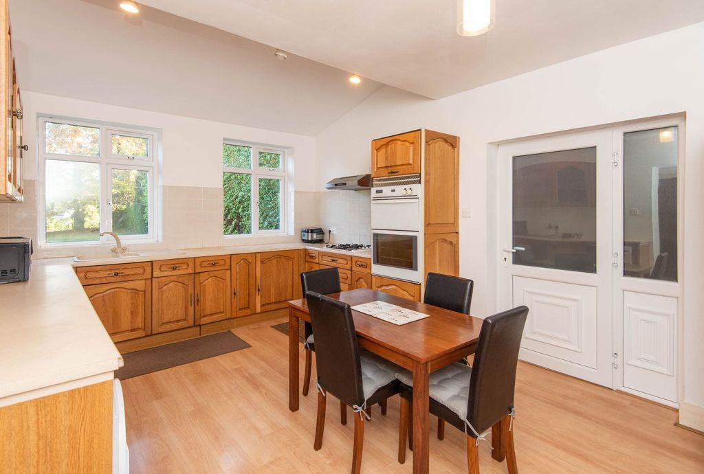 Property photo 2 of 26