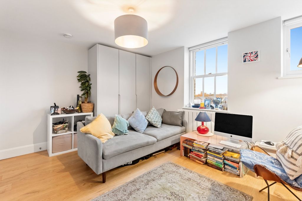 Property photo 3 of 11