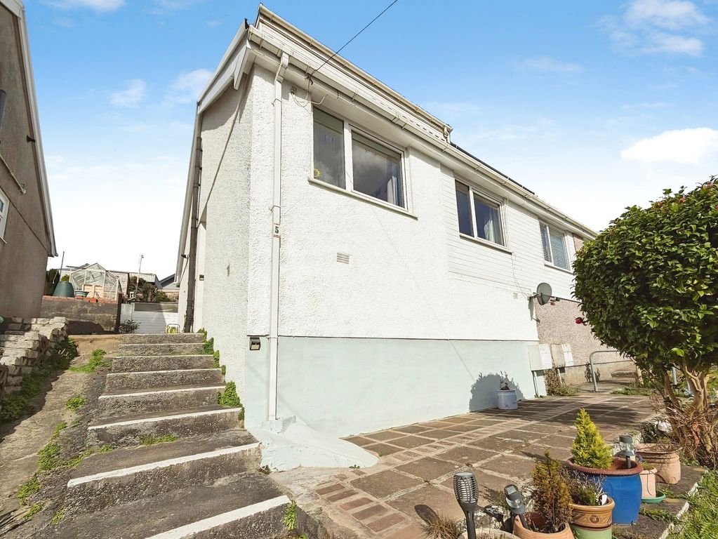 Property photo 1 of 32