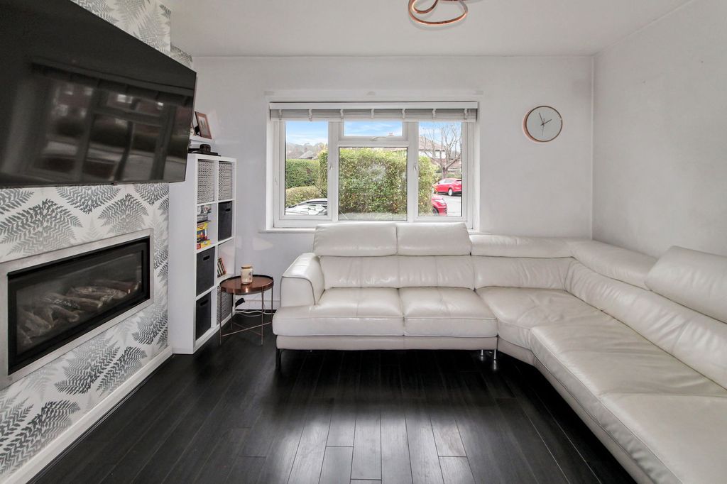 Property photo 3 of 23